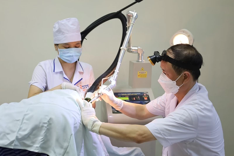 Ứng dụng máy laser điều trị da liễu